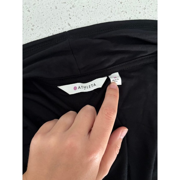 Athleta Sleeveless Wrap Women Med Black Open Front Asymmetrical Hem Gym Travel - Picture 4 of 4